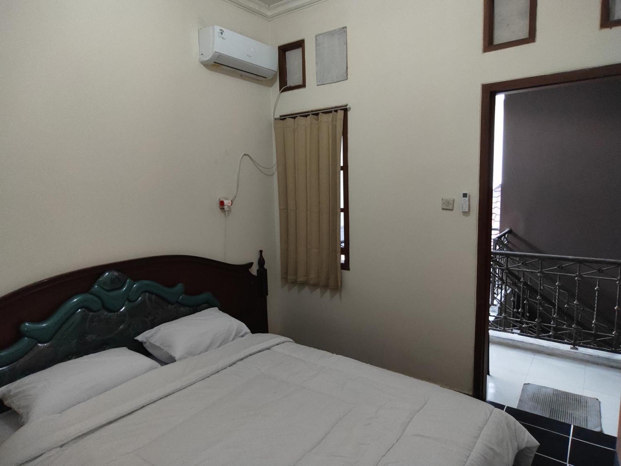 Tirto 27 Homestay يوغياكارتا الغرفة الصورة